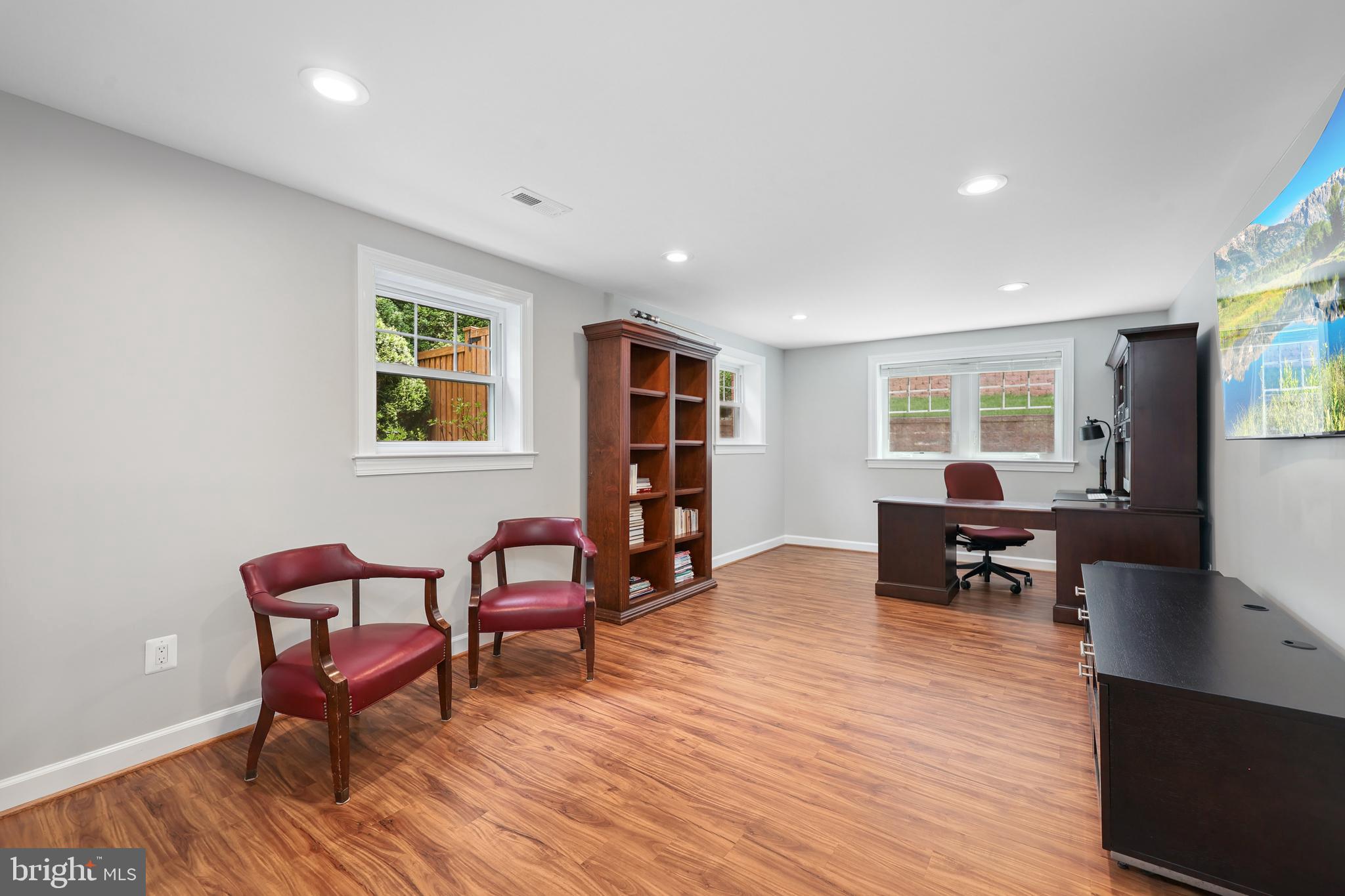 9322 Glenbrook Road Fairfax, VA 22031 - Photo 8 of 39 Bonus/office or 5th BR