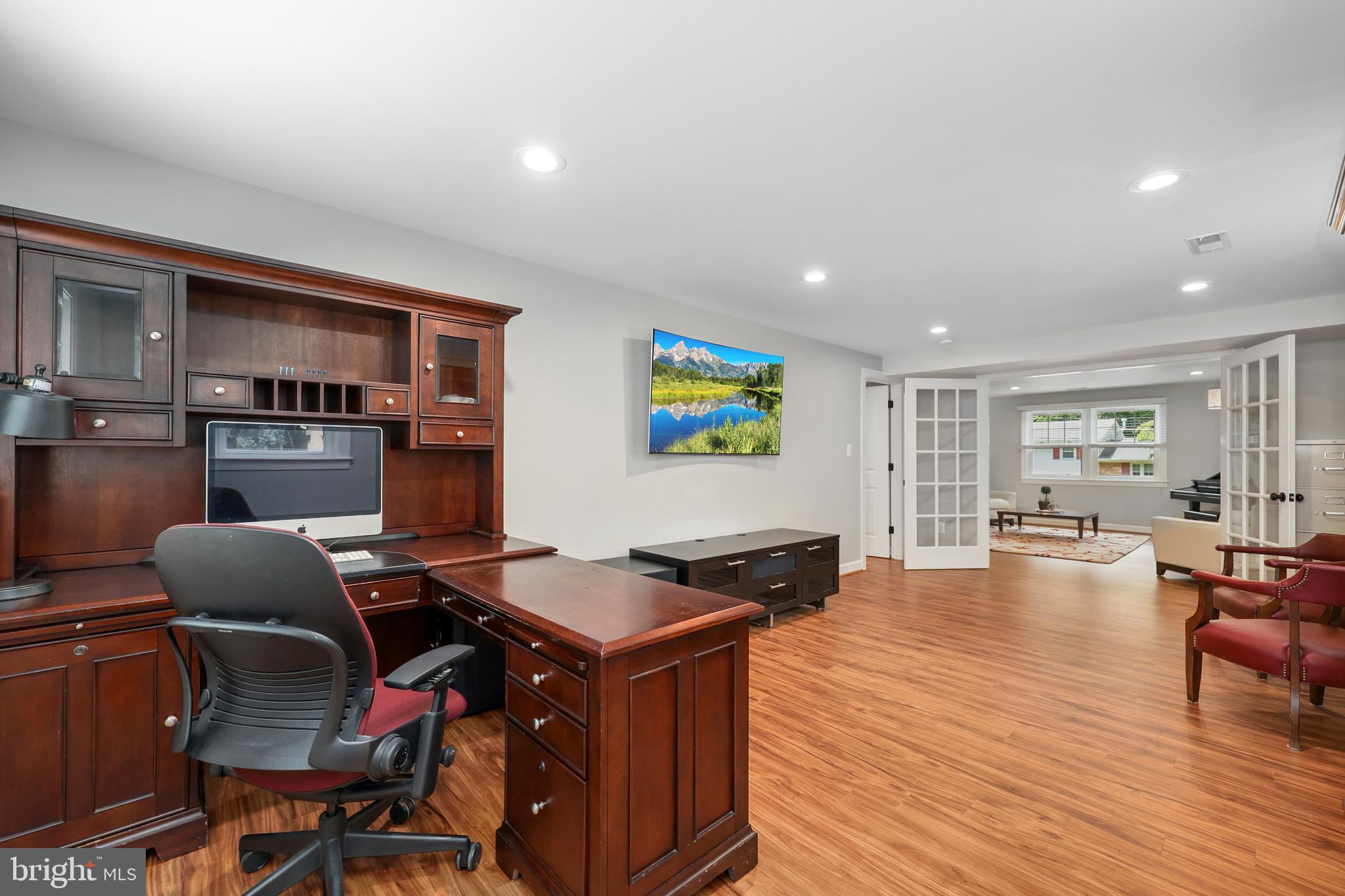 9322 Glenbrook Road Fairfax, VA 22031 - Photo 9 of 39