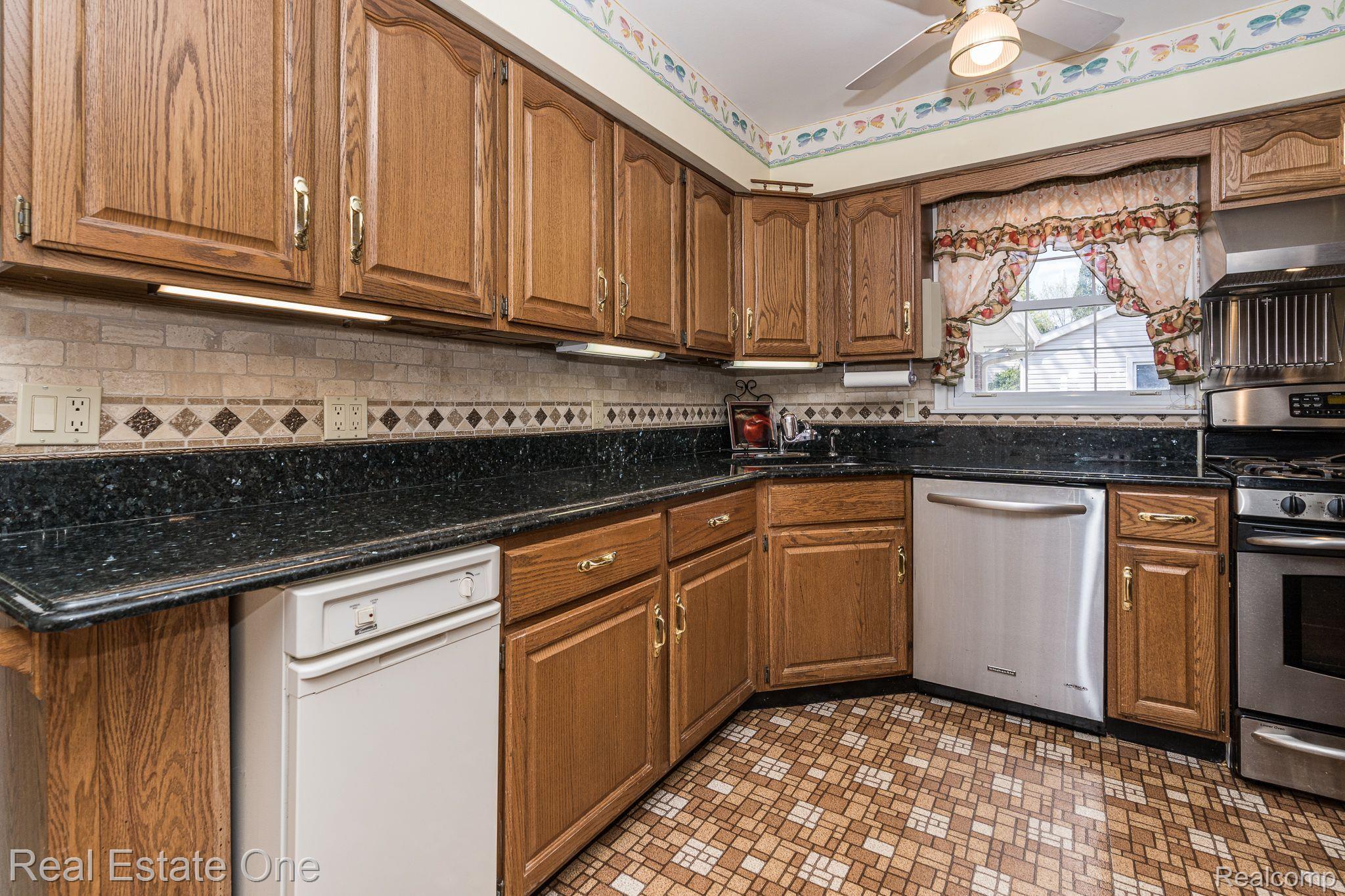 129 Texas Avenue Rochester, MI 48309 - Photo 20 of 50 Gallery Image 20