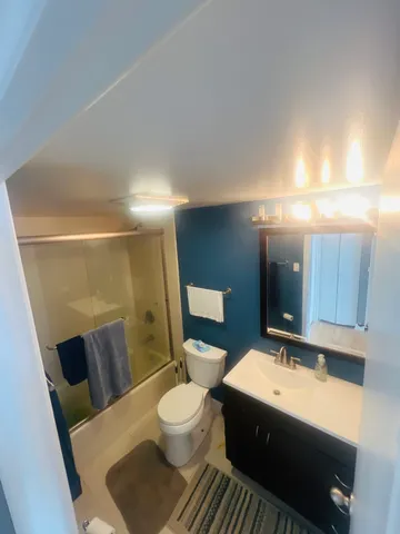 $270,000 | 465 West Dominion Drive, Unit 1302, Wood Dale, IL 60191