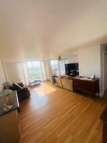 $270,000 | 465 West Dominion Drive, Unit 1302, Wood Dale, IL 60191