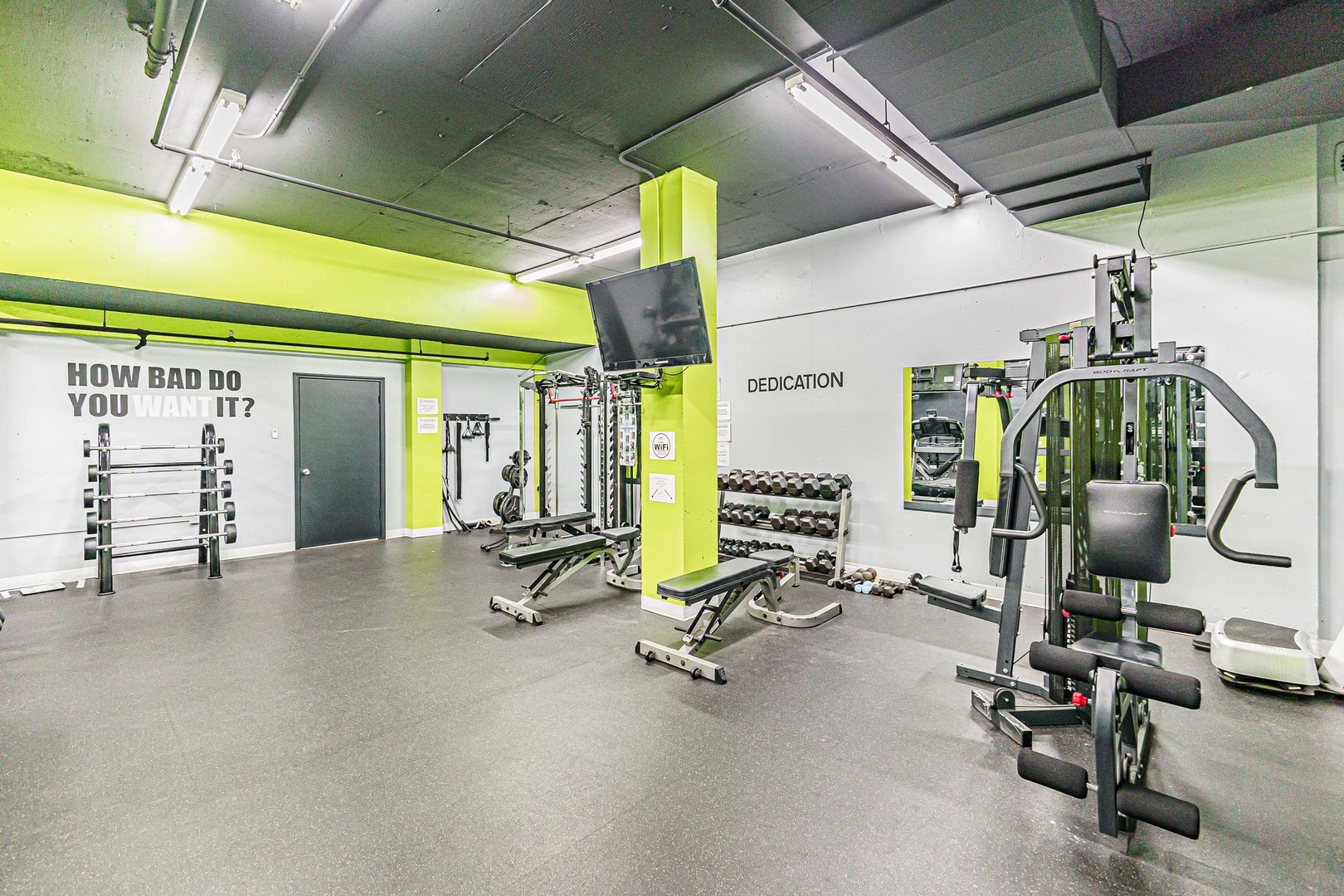 465 West Dominion Drive, Unit 1302 Wood Dale, IL 60191 - Photo 15 of 19 a view of a room with gym equipment