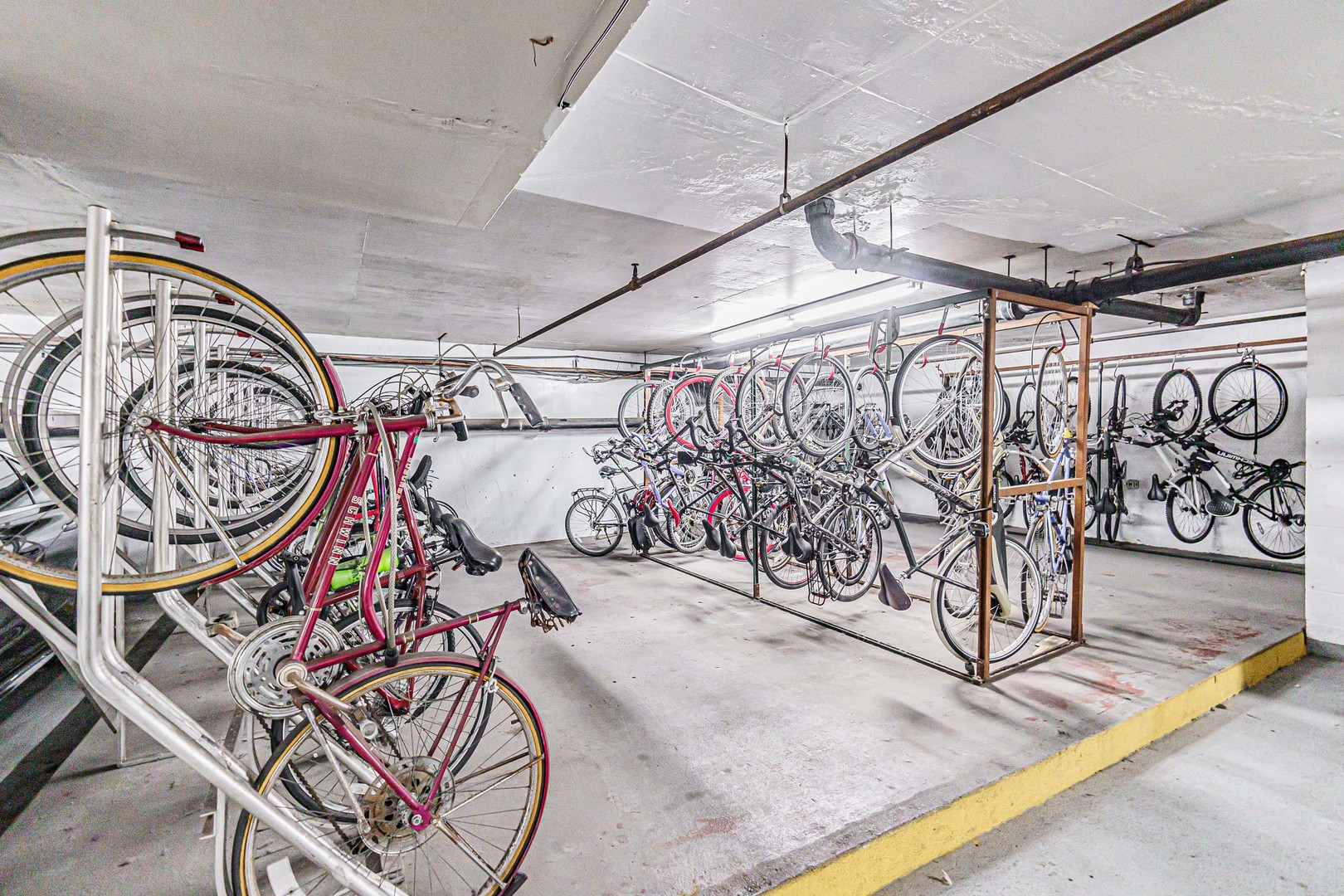 465 West Dominion Drive, Unit 1302 Wood Dale, IL 60191 - Photo 16 of 19 a view of an indoor space