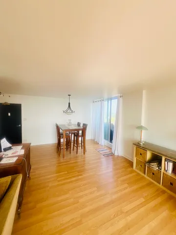 $270,000 | 465 West Dominion Drive, Unit 1302, Wood Dale, IL 60191