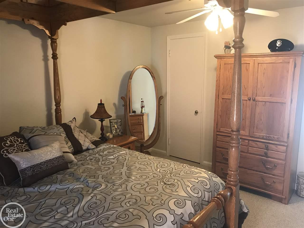 1962 Littlestone Road Grosse Pointe Woods, MI 48236 - Photo 16 of 25