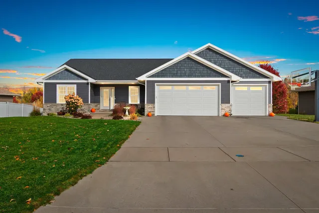 $649,900 | 3442 Leeds Castle Drive, Green Bay, WI 54313