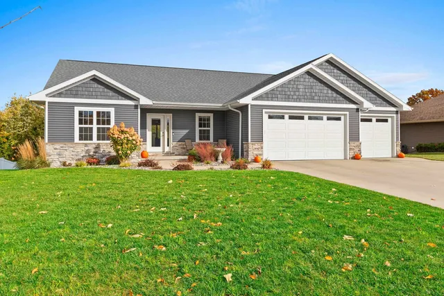 $649,900 | 3442 Leeds Castle Drive, Green Bay, WI 54313