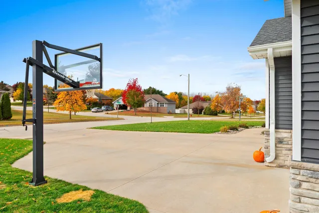 $649,900 | 3442 Leeds Castle Drive, Green Bay, WI 54313