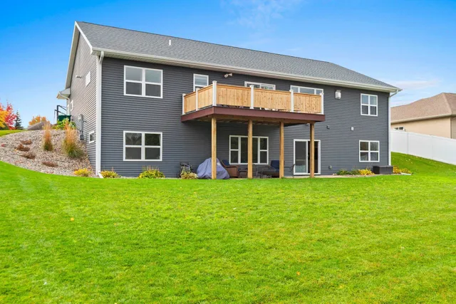 $649,900 | 3442 Leeds Castle Drive, Green Bay, WI 54313