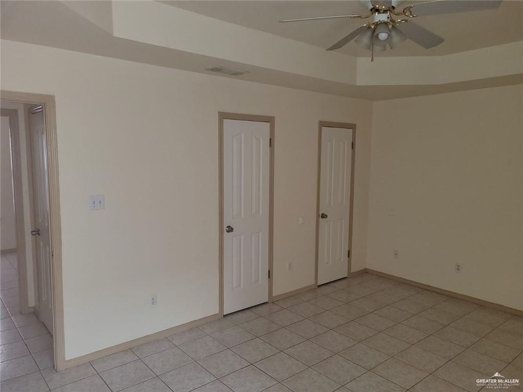 6804 North 8th Street McAllen, TX 78504 - Photo 5 of 11 an empty room with a ceiling fan and a window