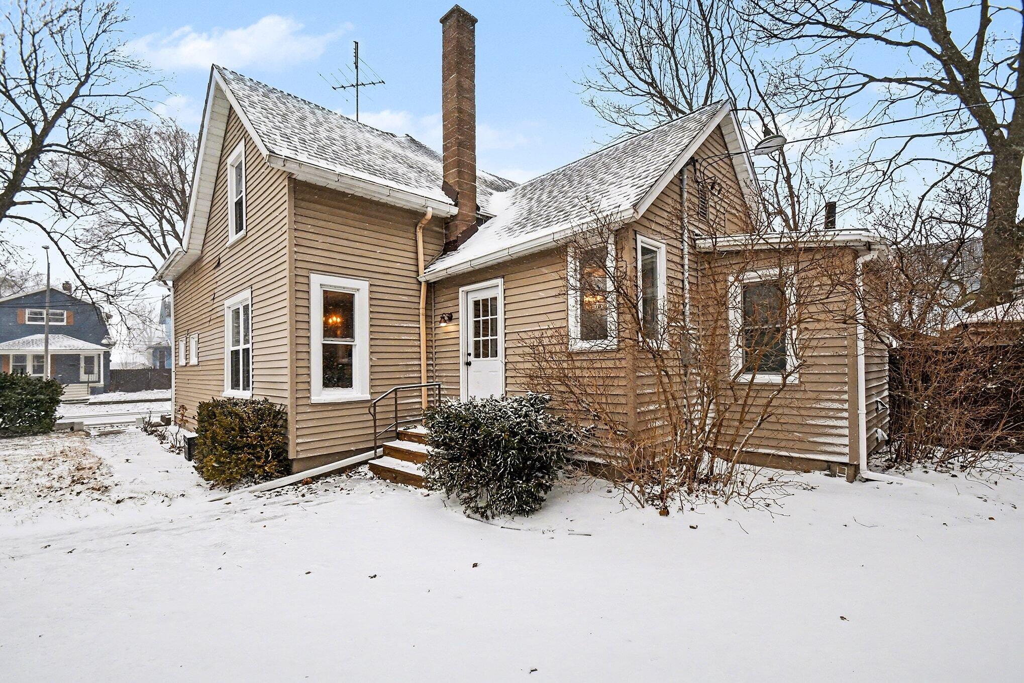1457 Main Street St. Joseph, MI 49085 - Photo 15 of 19 016_file_6151