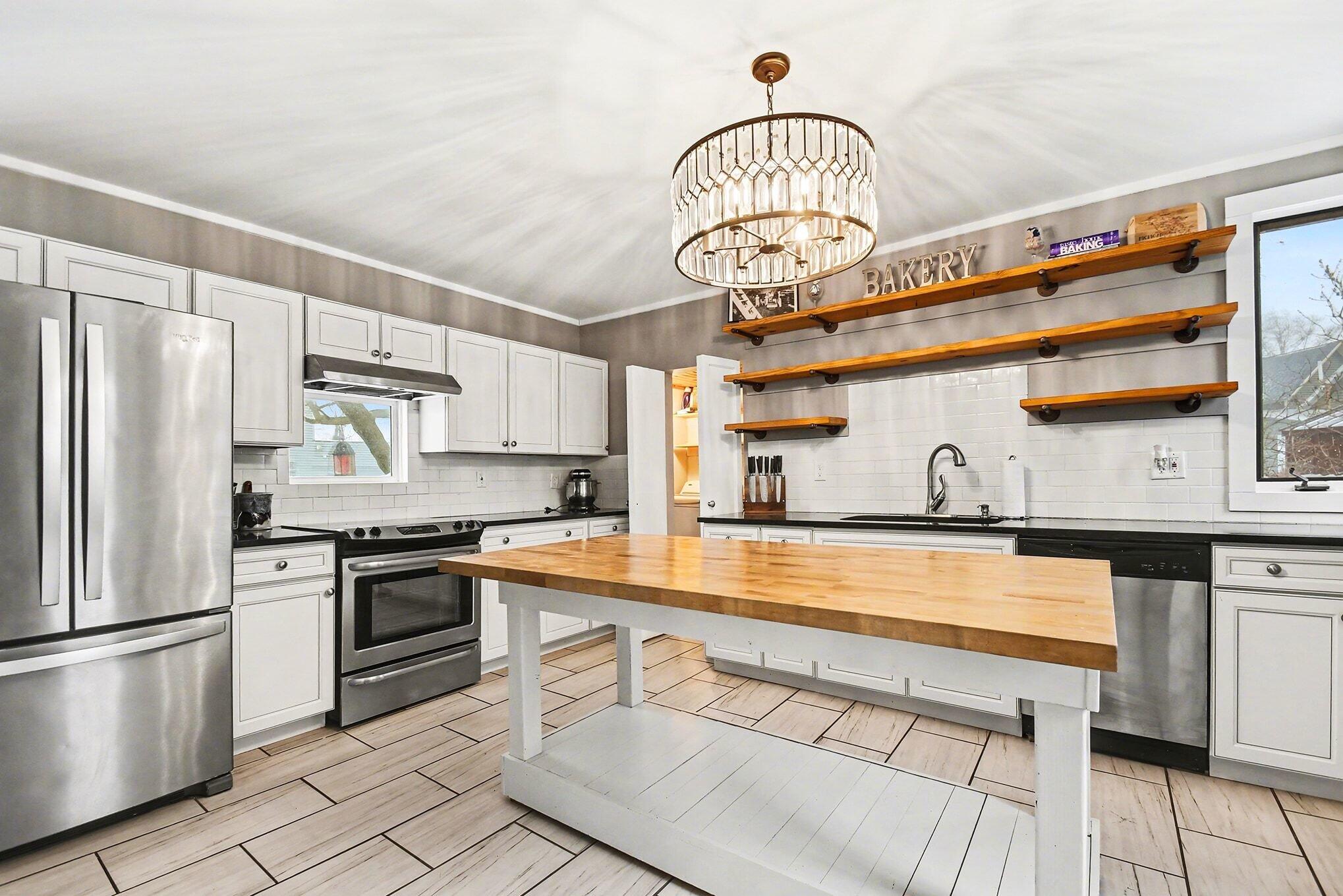 1457 Main Street St. Joseph, MI 49085 - Photo 5 of 19 005_file_7798