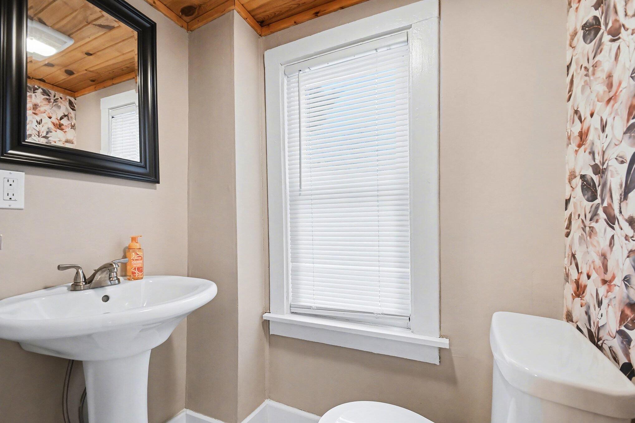 1457 Main Street St. Joseph, MI 49085 - Photo 7 of 19 007_file_1851