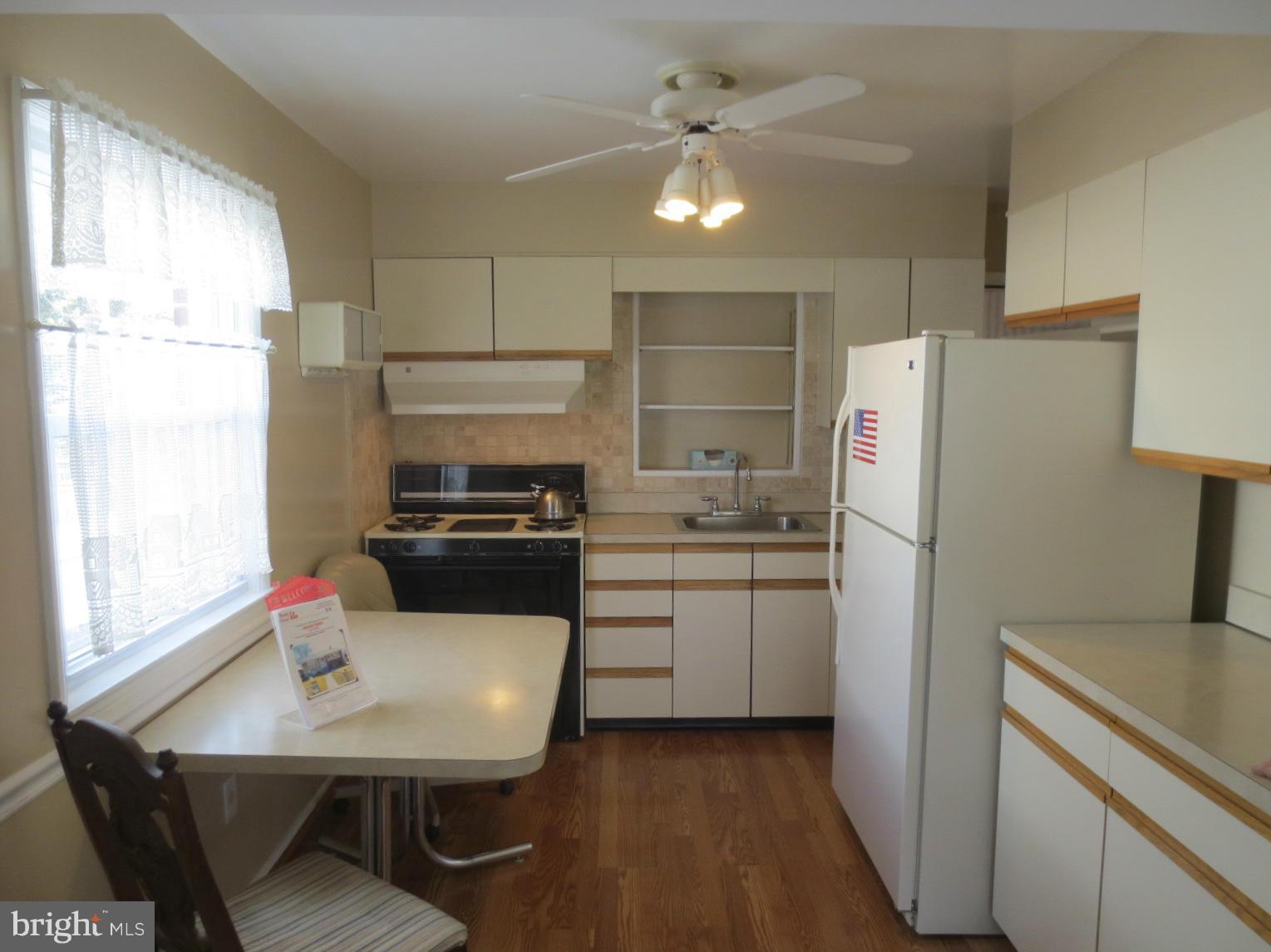 2203 Chapman Road Hyattsville, MD 20783 - Photo 5 of 30 Kitchen
