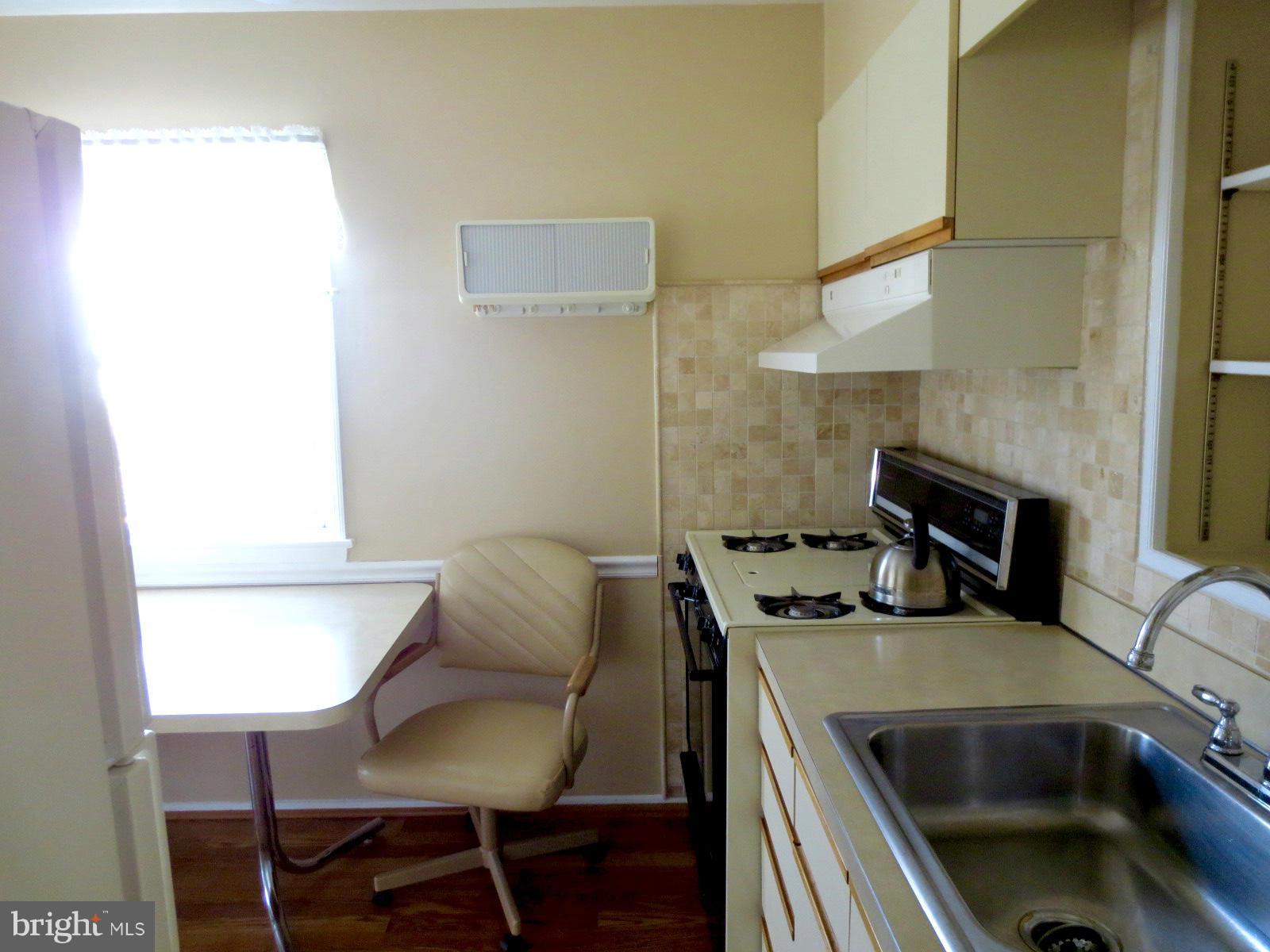 2203 Chapman Road Hyattsville, MD 20783 - Photo 7 of 30 Kitchen