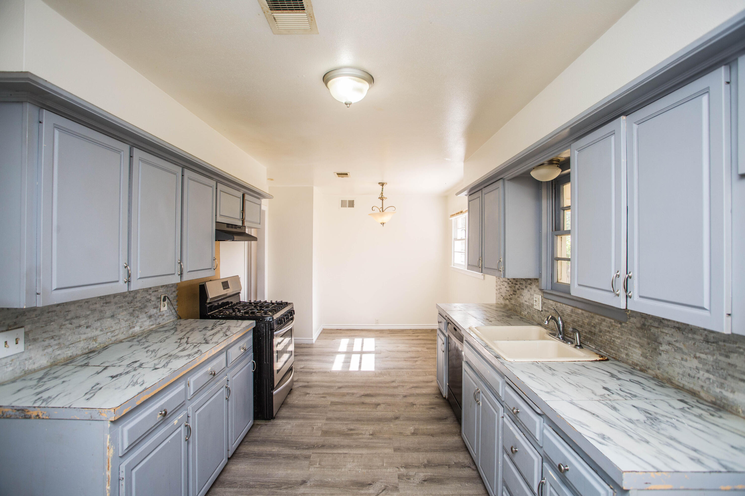 4503 47th Street Lubbock, TX 79414 - Photo 7 of 32 5V2A6385