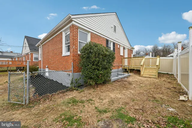 a front view of house with yard