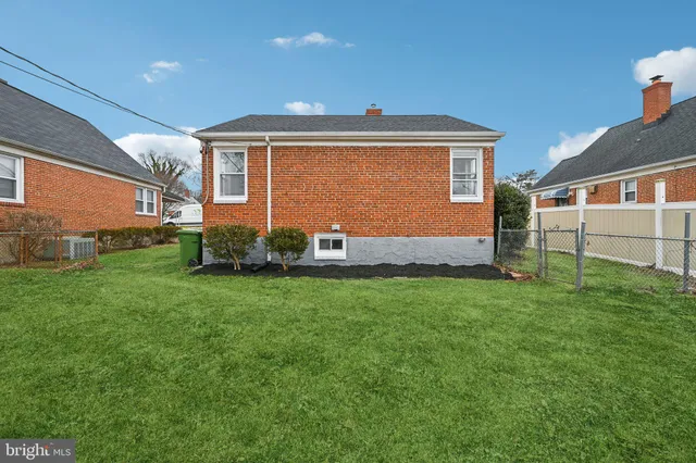 a picture of a wall with a white wall and a picture