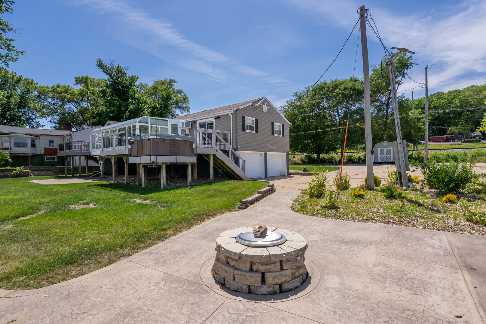 22799 Great River Road Le Claire, IA 52753 - Photo 3 of 48