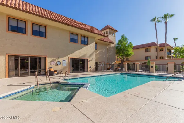 $70,000 | 10330 West Thunderbird Boulevard, Unit C109, Sun City, AZ 85351