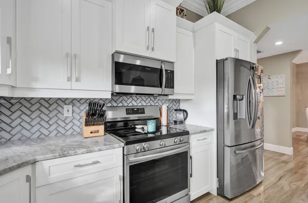 $1,100,000 | 6820 Northwest 73rd Street, Parkland, FL 33067