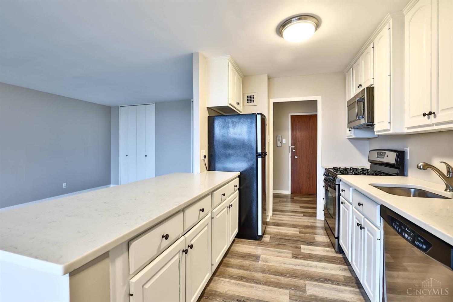 2324 Madison Road, Unit 506 Cincinnati, OH 45208 - Photo 12 of 28 Gallery Image 12
