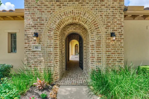 $895,000 | 82 East Crystal Canyon Circle, The Woodlands, TX 77389