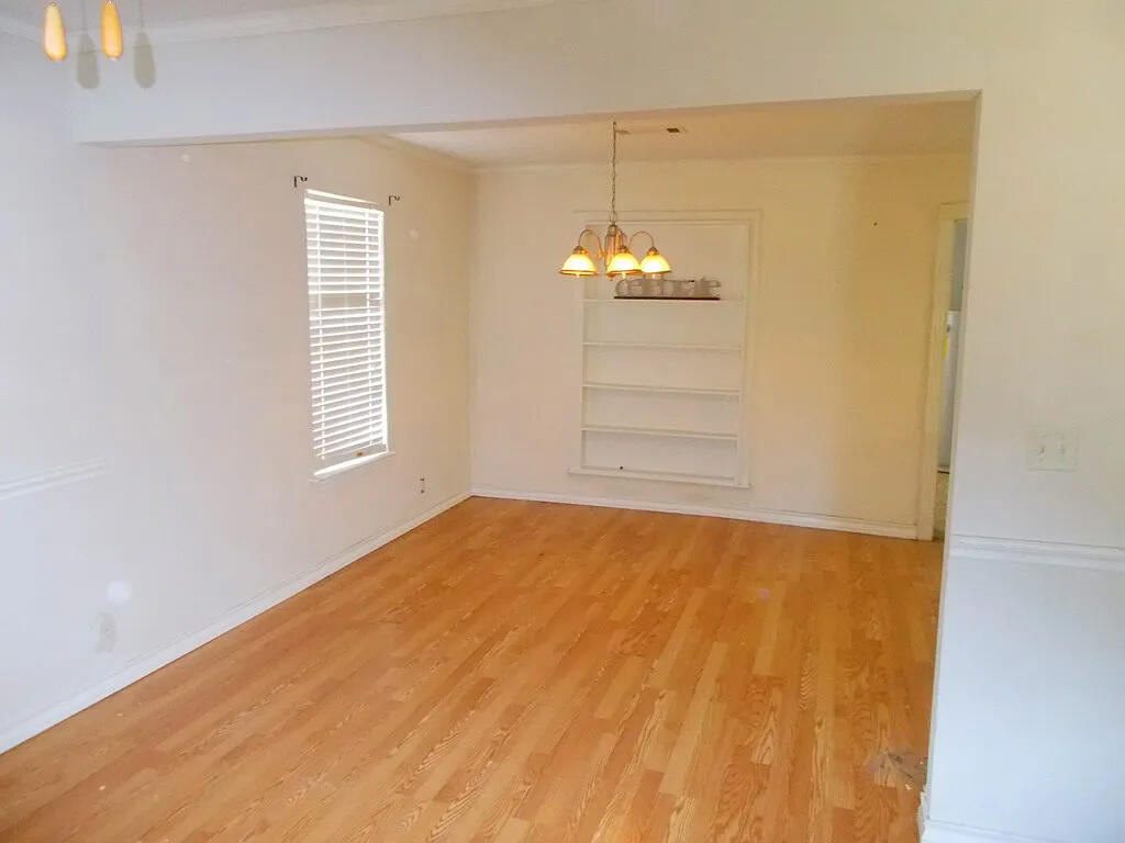 1409 East 11th Place Big Spring, TX 79720 - Photo 4 of 12 a view of empty room with window