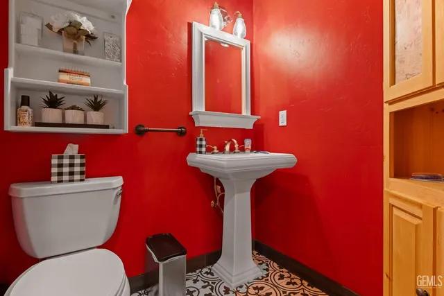 an aerial view of a houses with a lake view