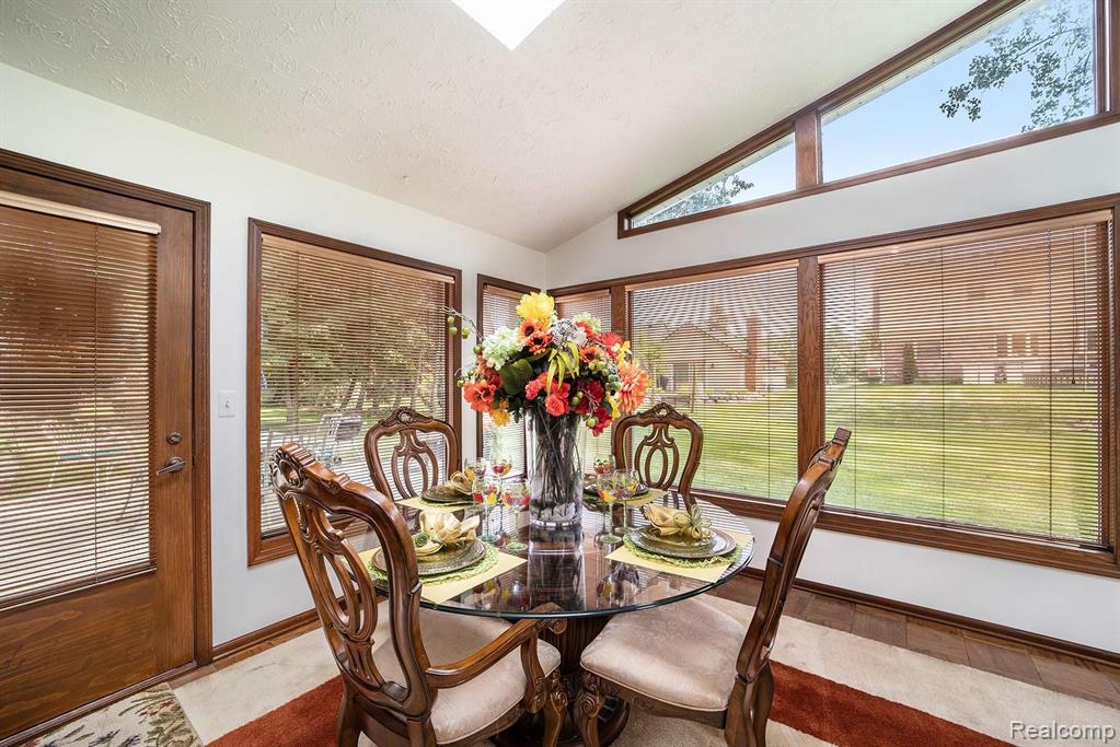 35955 Charter Crest Road Farmington Hills, MI 48335 - Photo 16 of 44