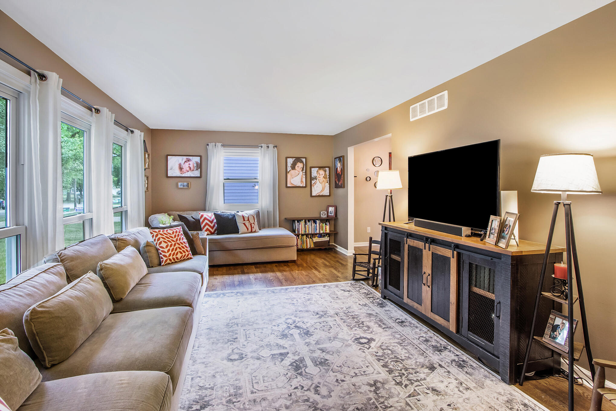 819 Northampton Road Kalamazoo, MI 49006 - Photo 4 of 27 819Northhampton_19