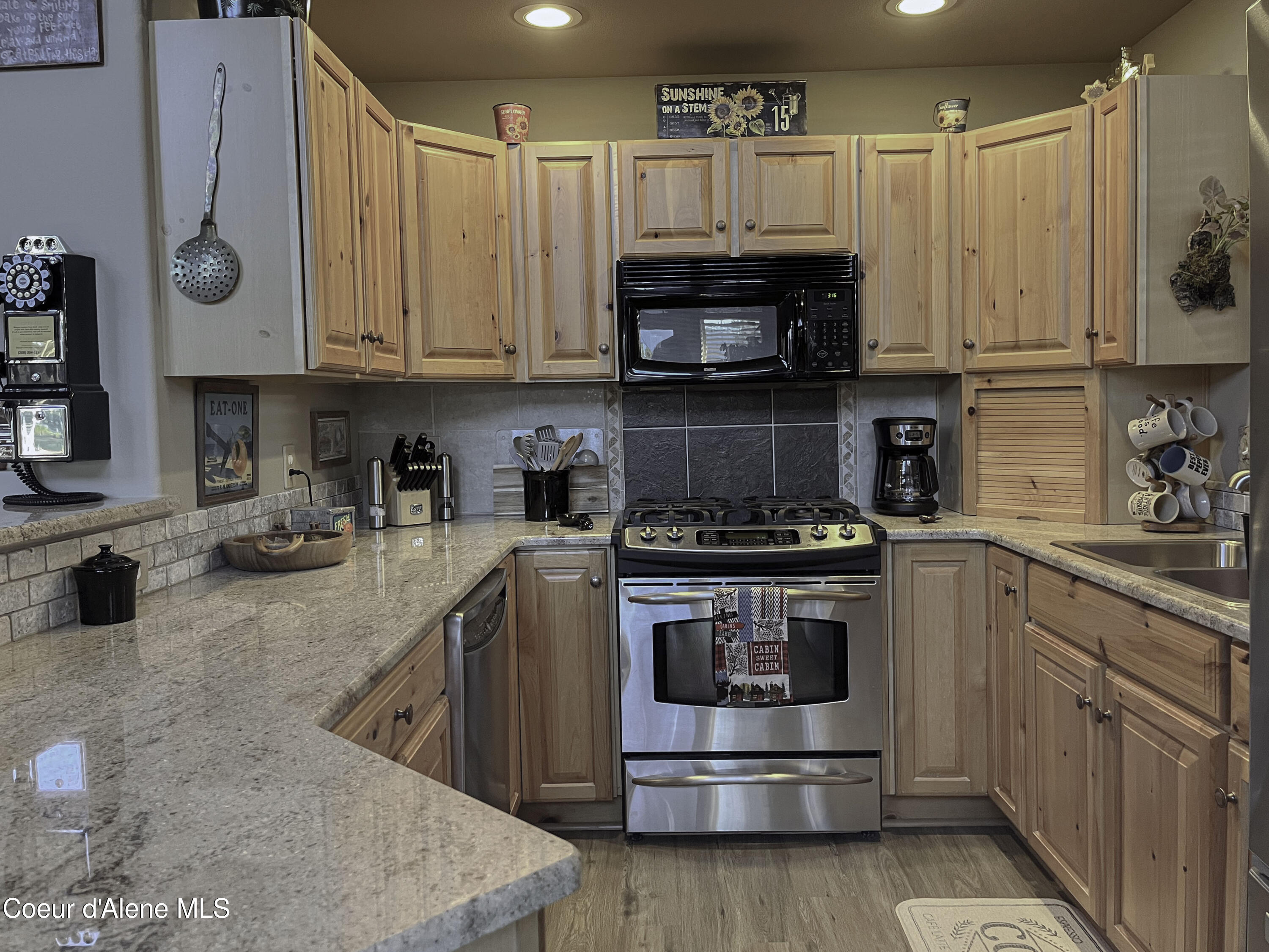 314 Overlake View Road Cocolalla, ID 83813 - Photo 11 of 52 kitchen