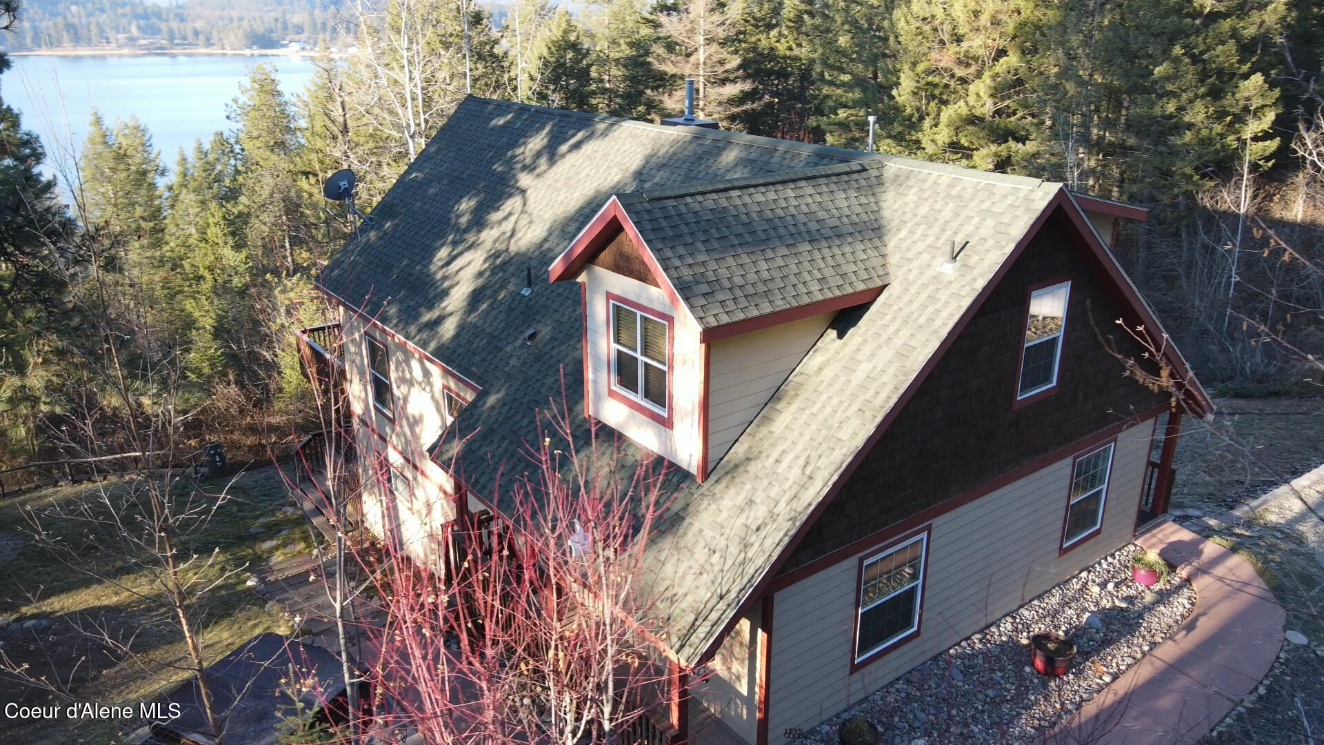 314 Overlake View Road Cocolalla, ID 83813 - Photo 31 of 52 overlookinglakesidewalkhotub