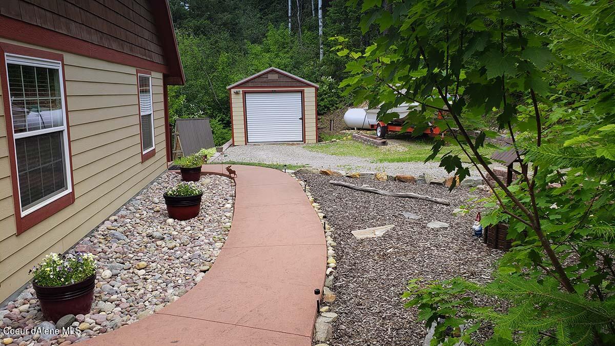 314 Overlake View Road Cocolalla, ID 83813 - Photo 37 of 52 garage and landscape
