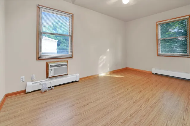 $929,000 | 33 Park Circle, New Hyde Park, NY 11040