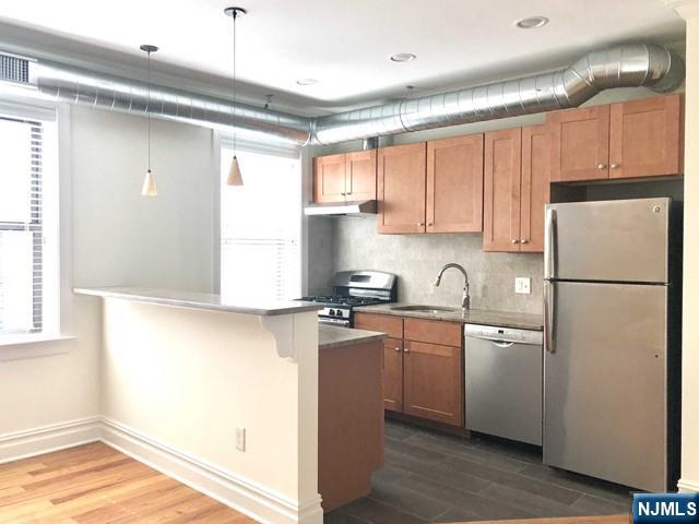 855 Broad Avenue, Unit 25 Ridgefield, NJ 07657 - Photo 1 of 29