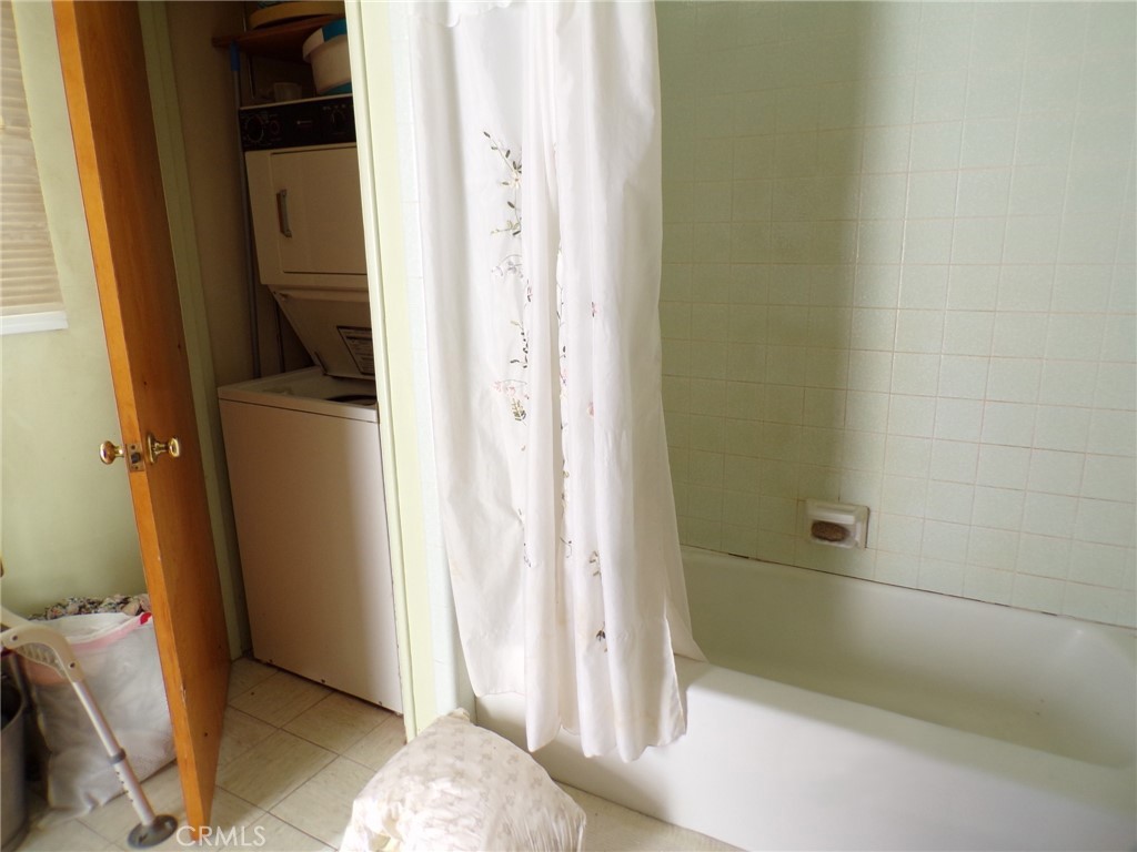 4880 Bonanza Road Johnson Valley, CA 92285 - Photo 10 of 19 a view of a bathroom