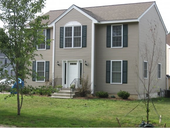 83 Oak Street Rochester, NH 03839 - Photo 1 of 1