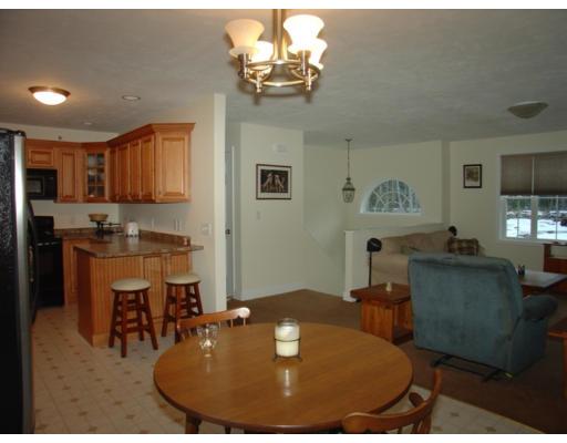 385 Williamsville Road Phillipston, MA 01331 - Photo 4 of 18 a workspace with furniture