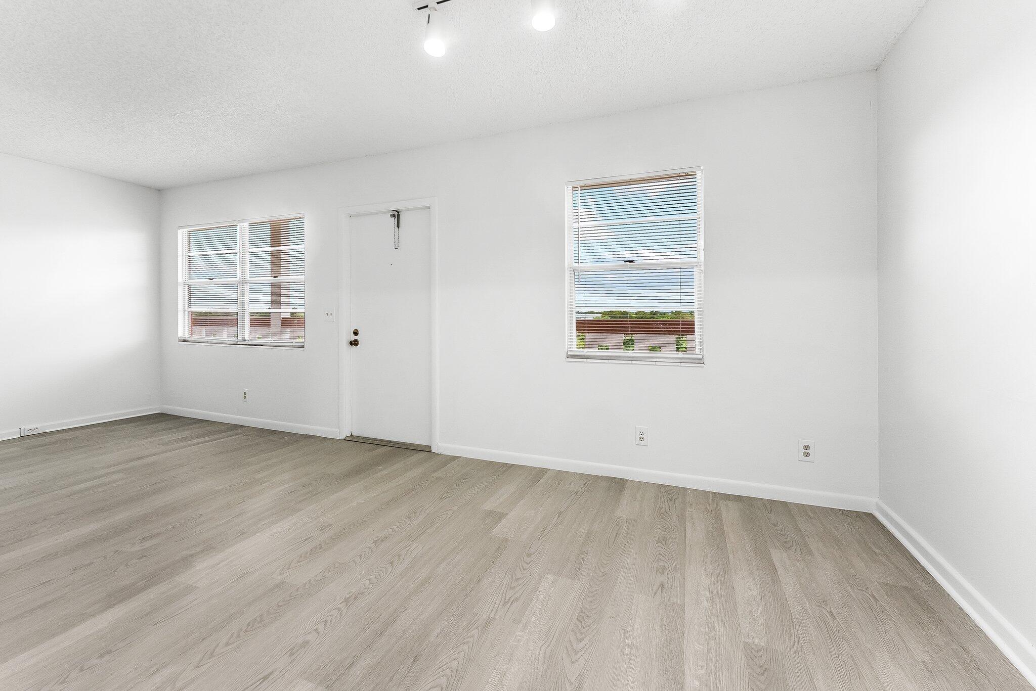 4006 Cornwall A Boca Raton, FL 33434 - Photo 7 of 27 Living/Dining
