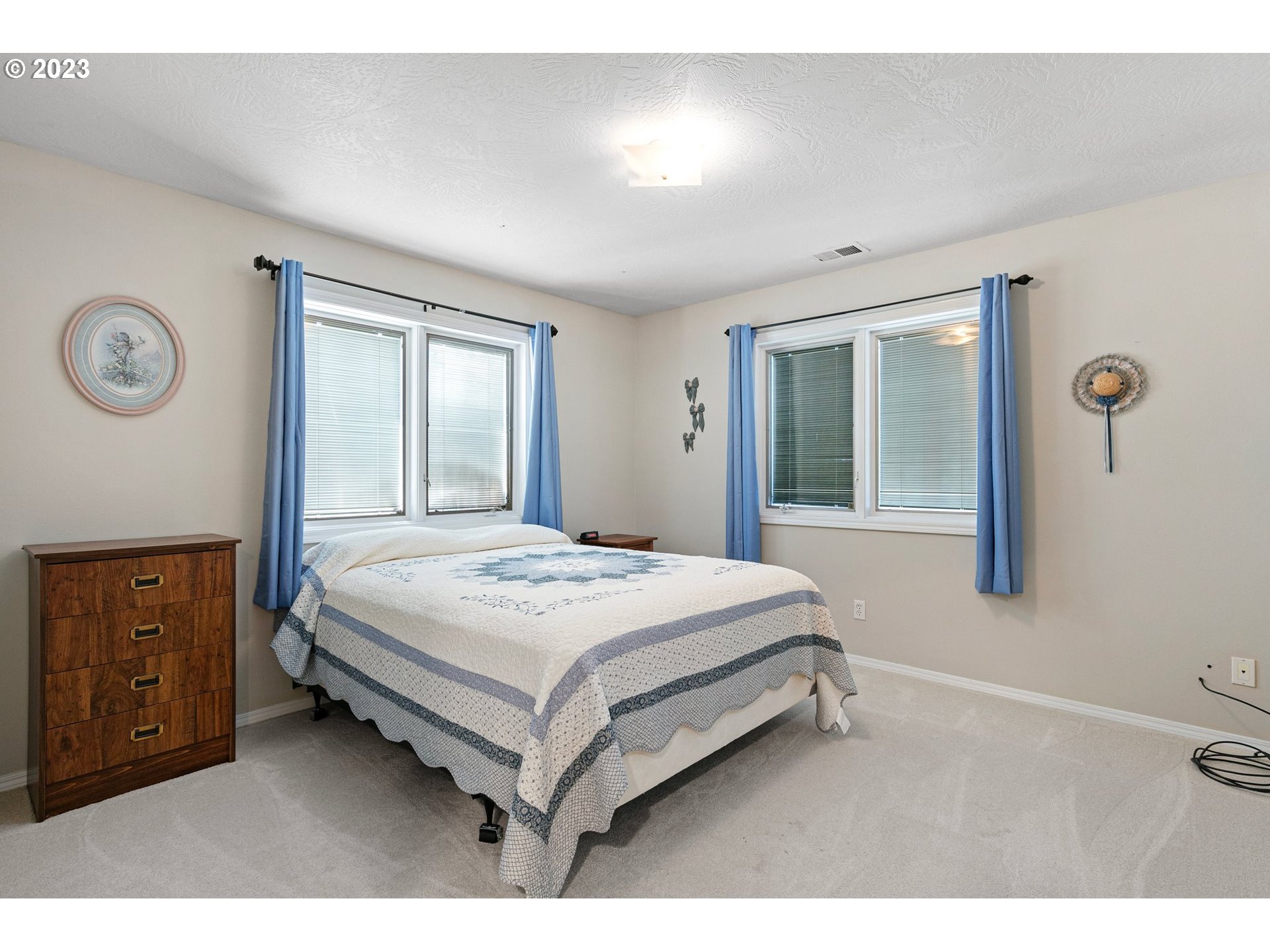 184 73rd Place Springfield, OR 97478 - Photo 31 of 48 a spacious bedroom with a bed and a window