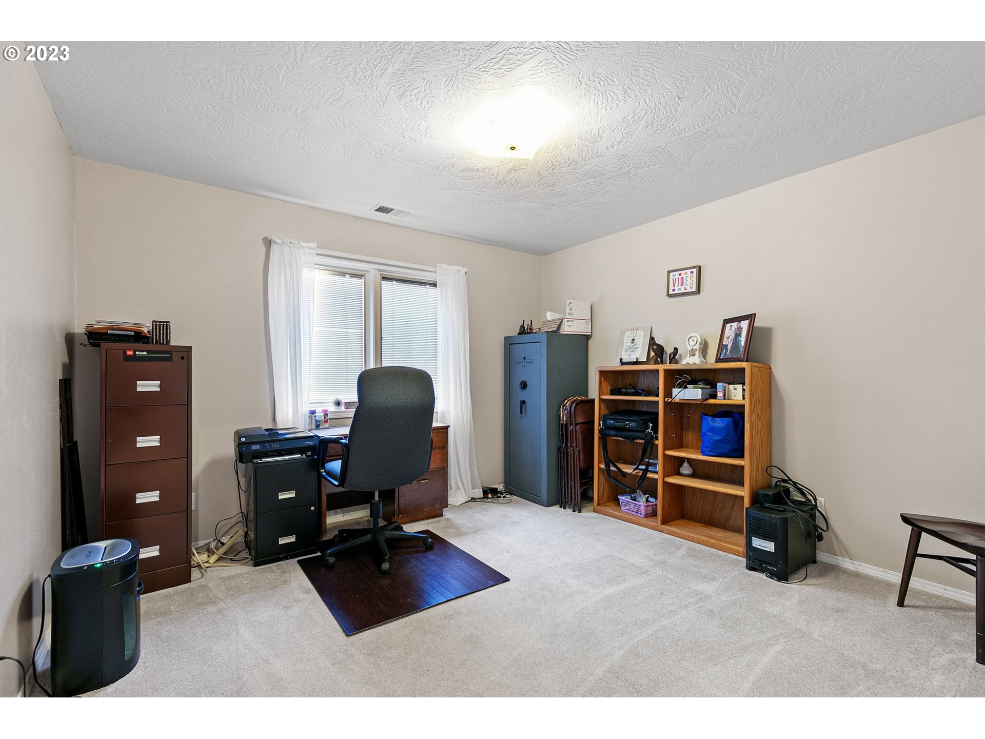 184 73rd Place Springfield, OR 97478 - Photo 33 of 48 a workspace with furniture and closet