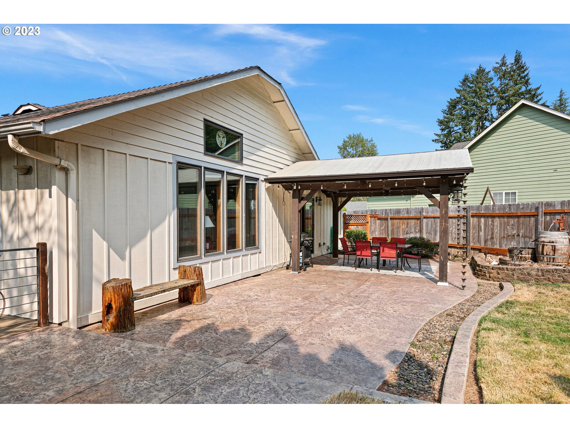 184 73rd Place Springfield, OR 97478 - Photo 38 of 48 a view of a house with basketball court