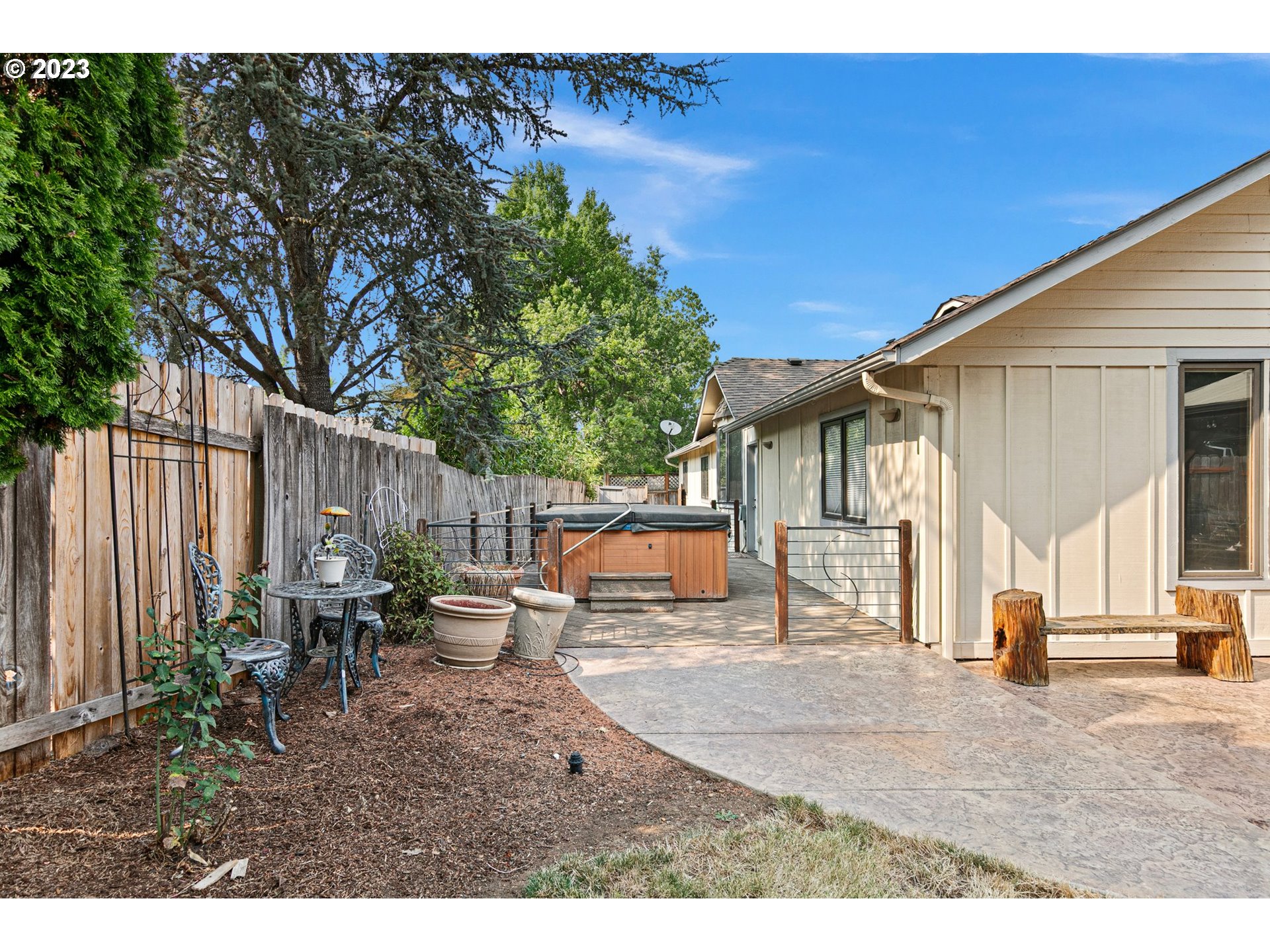 184 73rd Place Springfield, OR 97478 - Photo 40 of 48 a view of outdoor space yard and porch