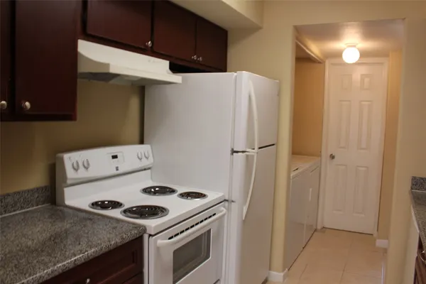 $925 | 16111 Aspenglenn Drive, Unit 609, Houston, TX 77084