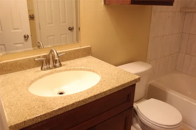 $925 | 16111 Aspenglenn Drive, Unit 609, Houston, TX 77084