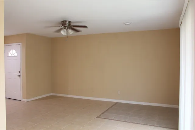 $925 | 16111 Aspenglenn Drive, Unit 609, Houston, TX 77084