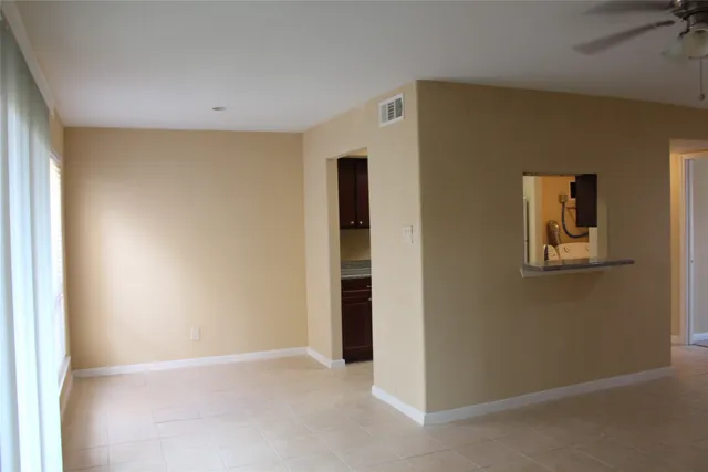$925 | 16111 Aspenglenn Drive, Unit 609, Houston, TX 77084