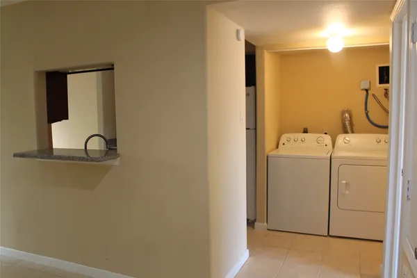 $925 | 16111 Aspenglenn Drive, Unit 609, Houston, TX 77084