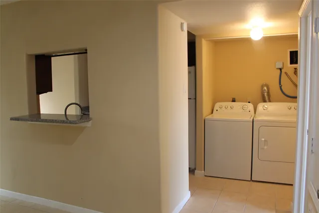 $925 | 16111 Aspenglenn Drive, Unit 609, Houston, TX 77084